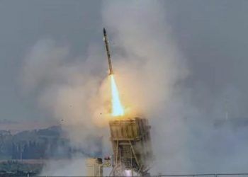 Disparan decenas de cohetes desde Líbano a Israel