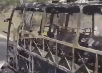 Se incendia autobús se desplazaba de Barahona a Santo Domingo