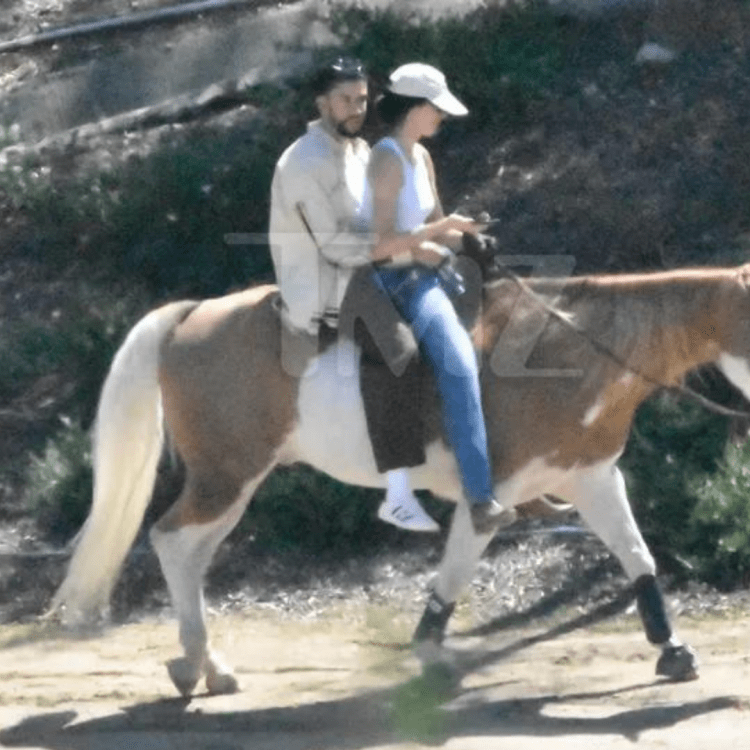 Bad Bunny y Kendall Jenner captados en romántico paseo a caballo