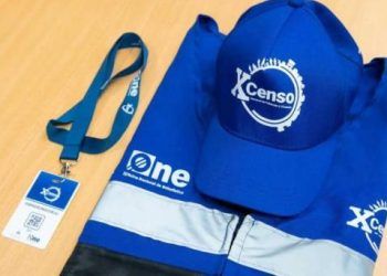 De rodillas, joven reclama en la ONE pago por trabajar en el censo