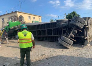 Patana y yipeta chocan e impactan un colmado en Villa Altagracia