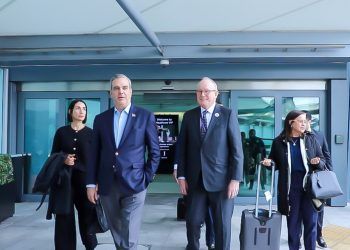 Abinader llega a Londres para la coronación del rey Carlos III