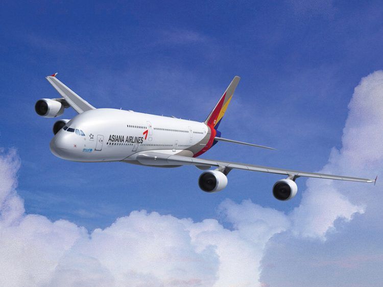 Pasajero abre puerta de emergencia de un avión en pleno vuelo