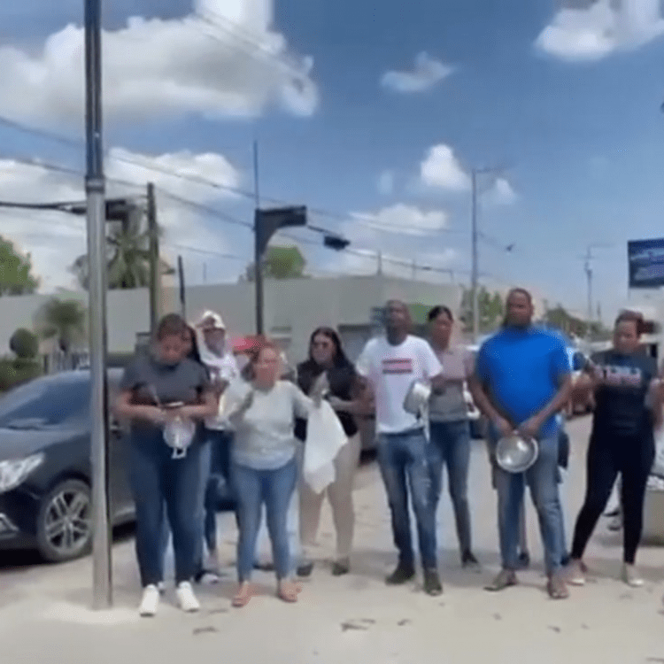 Maestros que aprobaron concurso de oposición exigen nombramientos