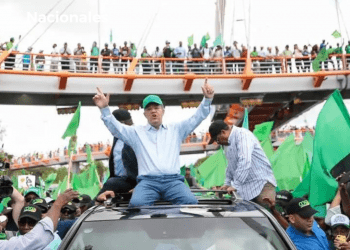 Leonel llama inepto al Gobierno en medio de la marcha “por una vida digna”