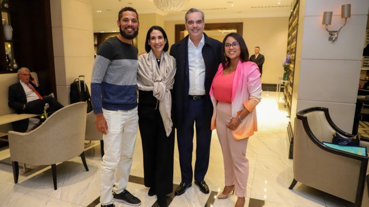 Presidente Abinader lleva pedido de café a dominicana en Londres