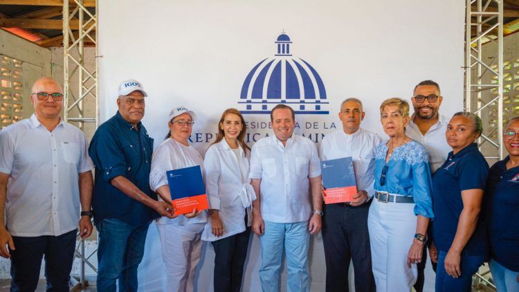 Gobierno entrega RD$18 millones para la construcción de obras en Puerto Plata