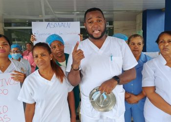 Enfermeros de Maternidad de Los Minas paralizan labores en reclamo de aumento salarial