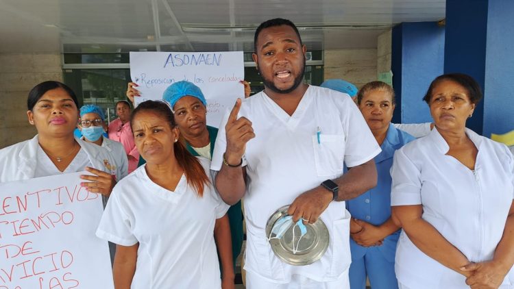 Enfermeros de Maternidad de Los Minas paralizan labores en reclamo de aumento salarial