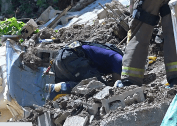 Recuperan cadáver de hombre sepultado por derrumbe en Guachupita