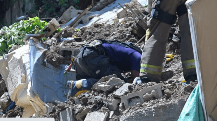 Recuperan cadáver de hombre sepultado por derrumbe en Guachupita