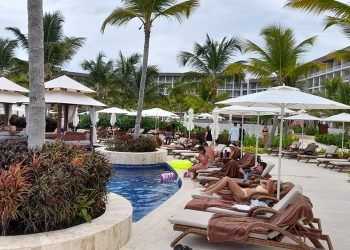 Aumentarán salarios entre un 20 % y 49 % para trabajadores del sector turístico