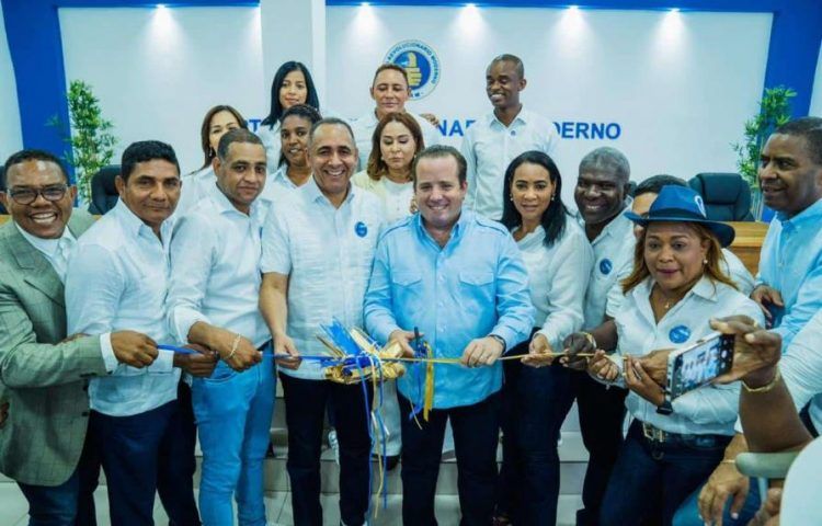 Paliza asegura que Luis Abinader “es una máquina de trabajo que merece 4 años más”