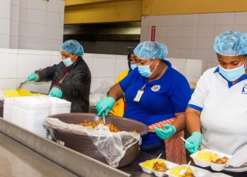 Comedores económicos asiste a familias afectadas por inundaciones