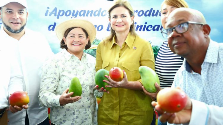 Vicepresidenta Raquel Peña visita Feria Expo Mango 2023