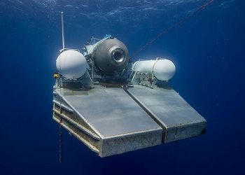 Hallan “campo de escombros” en el área donde buscan submarino Titán