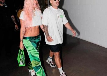 ¡Agarraditos de la mano! Así aparecen Karol G y Feid en Miami