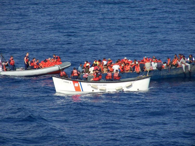 Dejan más de 50 migrantes abandonados en una isla de Puerto Rico