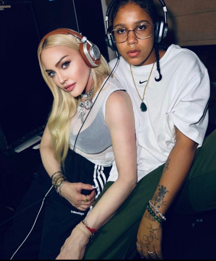 Madonna llama a Tokischa en plena entrevista en “La Resistencia”