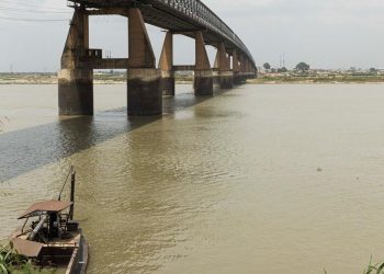 Mueren más de 100 personas en naufragio de un barco en Nigeria