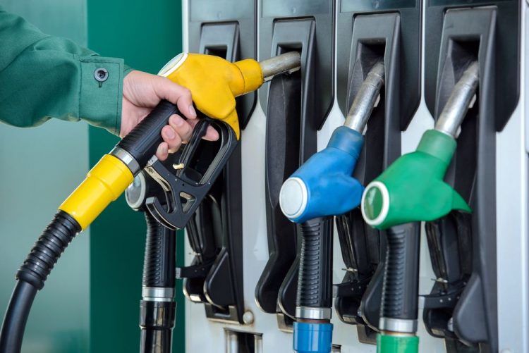 Las gasolinas se mantienen sin variación; otros combustibles bajan de precio