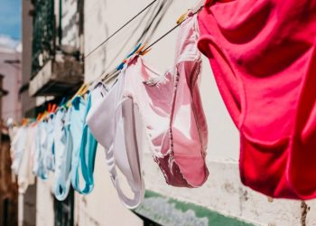 Hoy es el Día Mundial de las Mujeres Sin Ropa Interior