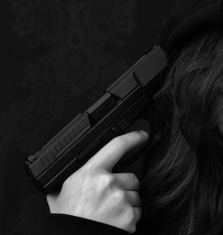 Joven intenta suicidarse en el estacionamiento de un supermercado en el DN