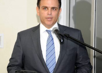 Ministro de Hacienda asegura Gobierno no contempla una reforma fiscal