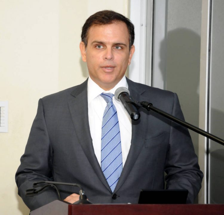 Ministro de Hacienda asegura Gobierno no contempla una reforma fiscal