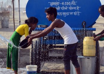 Cerca de 100 personas muertas por ola de calor en India