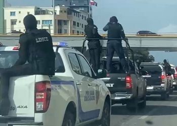 Autoridades realizan al menos 20 allanamientos en Santiago