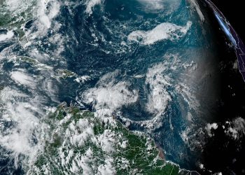 Bret continúa debilitándose, pero incrementará las lluvias en el país