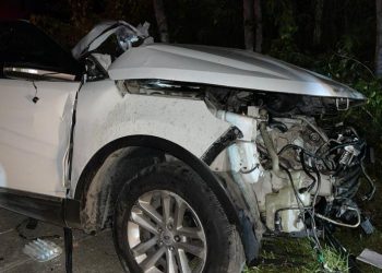 Fallecen tres jóvenes tras chocar yipeta con un poste de luz en Nizao