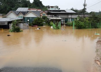 Lluvias torrenciales dejan 22 muertos y decenas de desaparecidos en Corea del Sur
