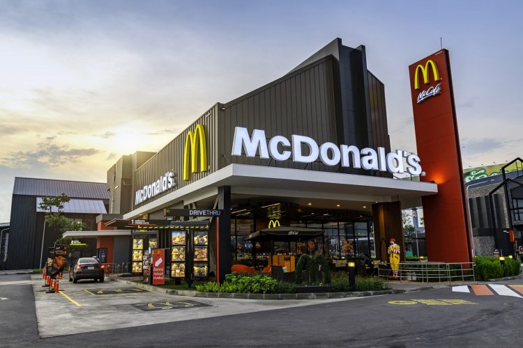 McDonald’s deberá pagar 800 mil dólares a familia de niña que se quemó con McNugget