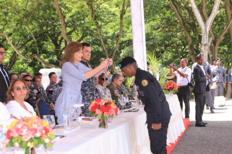 Policía Nacional gradúa 903 nuevos agentes en San Cristóbal