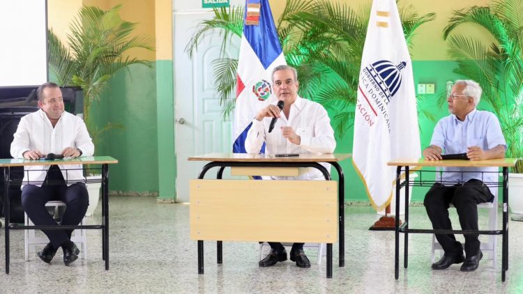 Presidente Abinader anuncia la entrega de bono estudiantil de mil pesos