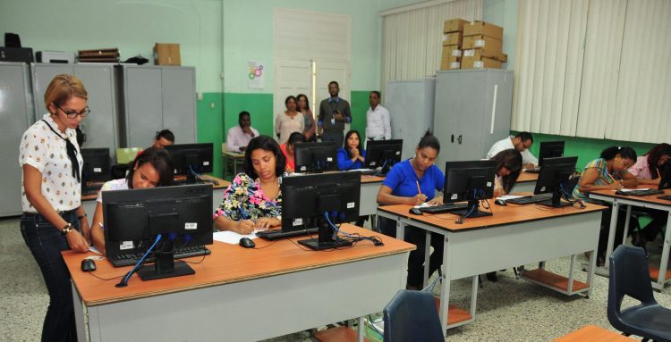 2,122 monitores aprobaron el Concurso de Oposición Docente, informa el MINERD