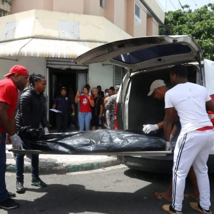 Hombre mata a expareja y luego se lanza del Puente de la 17