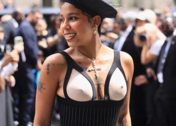 Tokischa acapara miradas en el desfile de Jean Paul Gaultier en París