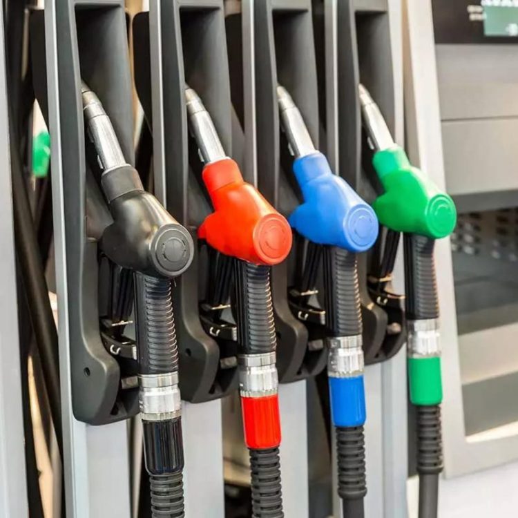 Gobierno mantiene precios de la mayoría de los combustibles congelados