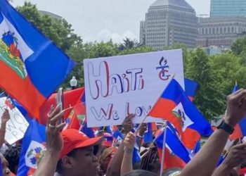 Miles de haitianos marchan en Florida contra la criminalidad en su país