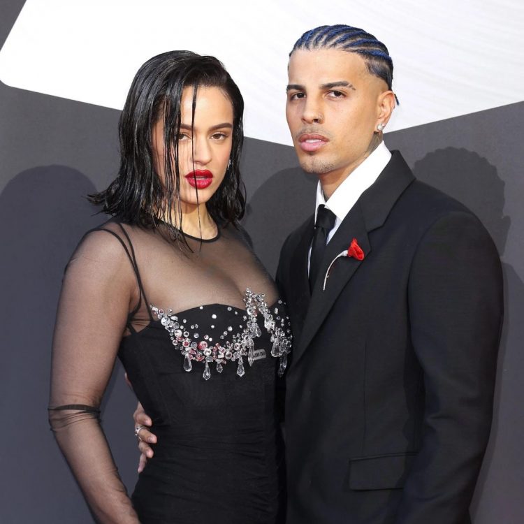 Rauw Alejandro pone en venta la casa que compró como regalo de boda para Rosalía