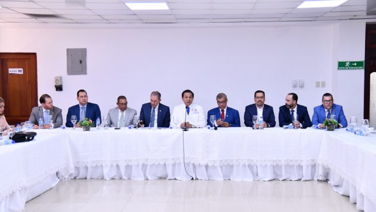 Salud Pública otorga plazo de tres meses a profesionales para formalizar sus expedientes