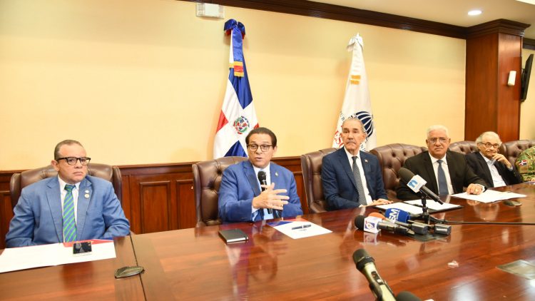 Inician proceso de recertificación médica de carácter obligatoria en el país