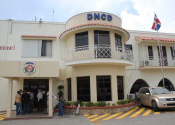 Gobierno crea mediante decreto la Carrera del Agente de la DNCD