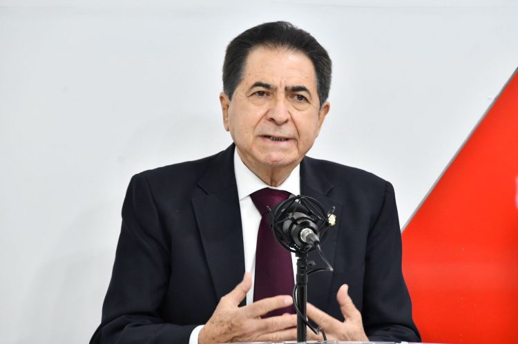 Senador de Peravia desmiente rumores de salida del PRM