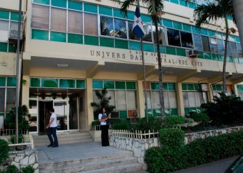 Varios estudiantes heridos por explosión en la Universidad Central del Este