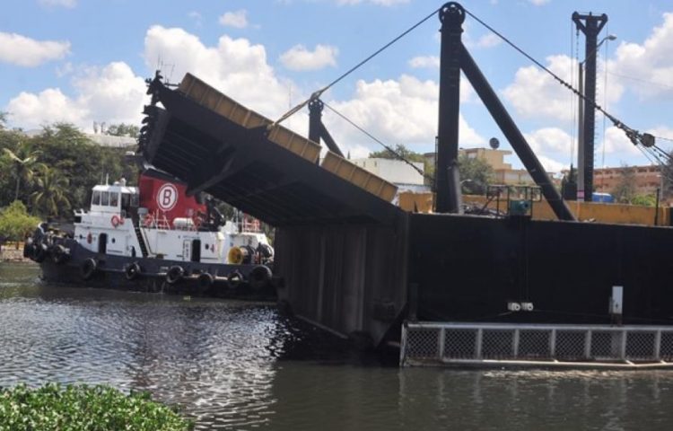 Obras Públicas cerrará mañana el Puente Flotante por dos horas