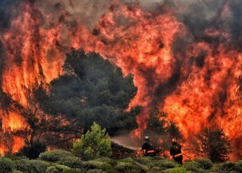 Se eleva a 21 el número de fallecidos en los incendios en Grecia